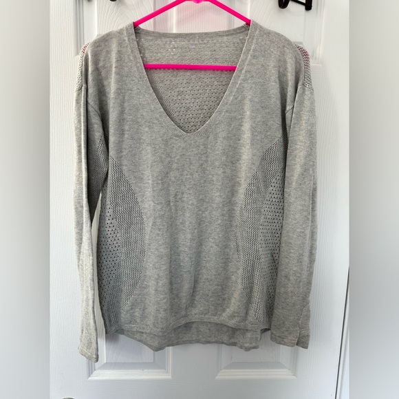 Lululemon Still Movement Sweater- light heathered- Long sleeve- EUC - Picture 2 of 8